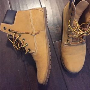 Women’s timberlands size 9